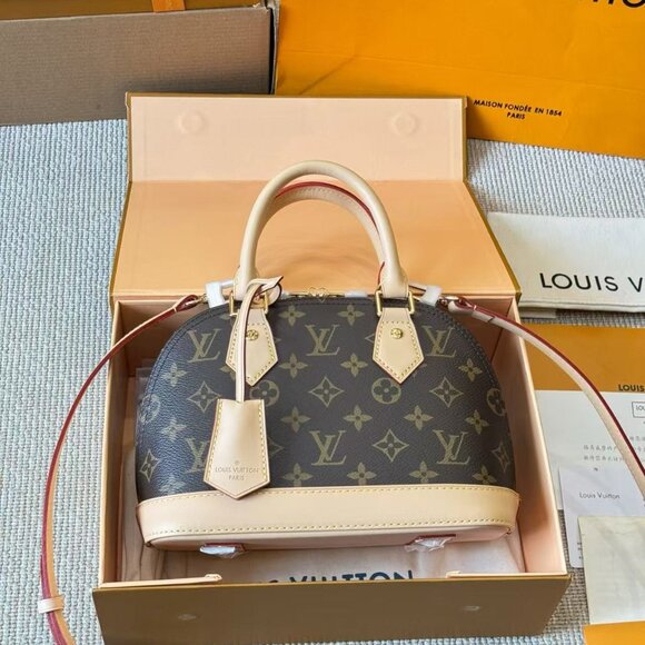 Classic Louis Vuitton Bag: A Stylish and Versatile Choice for Elegance - Picture 1 of 7